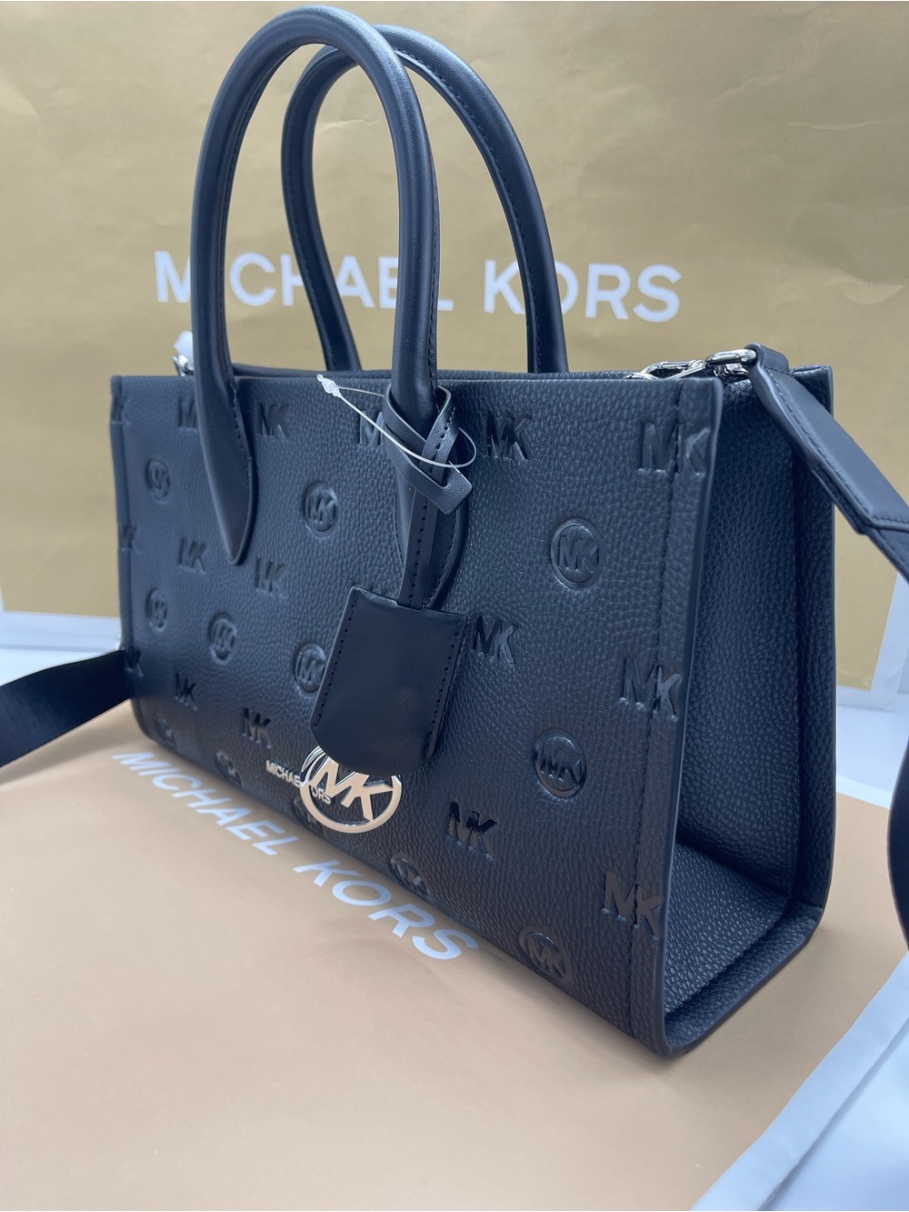MICHAEL KORS Mirella Md Logo Debossed Satchel Shoulder Tote Crossbody
Black
NWT - Picture 14 of 16